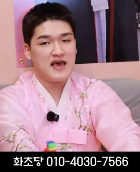 대전 화초당 지선도령 신당 내부의 신성하고 감각적인 분위기